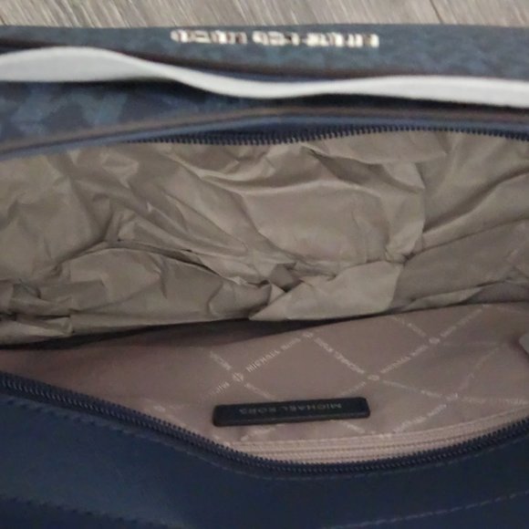 Michael Kors Jet Set Large Logo Shoulder Bag - Picture 3 of 9